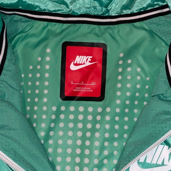 NIKE Windbreaker Women’s Jacket Green Small EUC - Picture 8 of 10